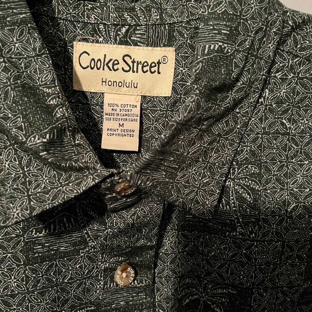 Cooke St Honolulu 100% cotton shirts. Med & Lg. Short sleeve. Like-new condition - Picture 3 of 6